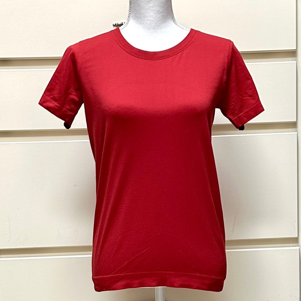 Lululemon womens red short sleeve shirt size 6